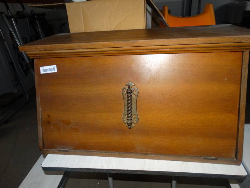 lot 528 image: Secretary cabinet.