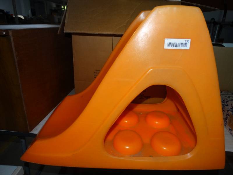 lot 530 image: Toddler small slide.