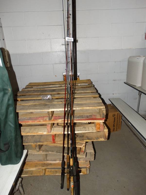 lot 537 image: Lot of fishing poles.