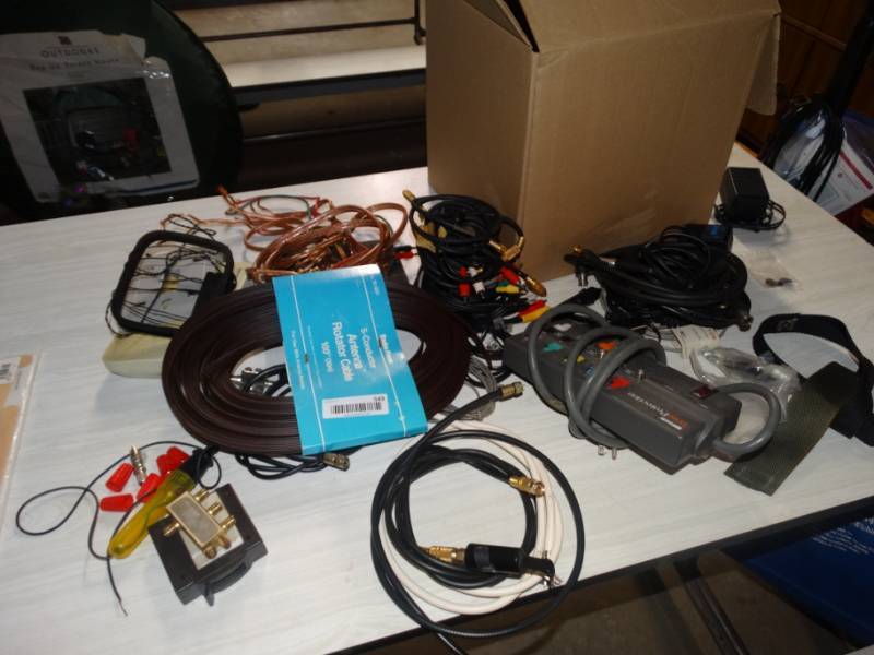 lot 543 image: Lot of various cables and cords.