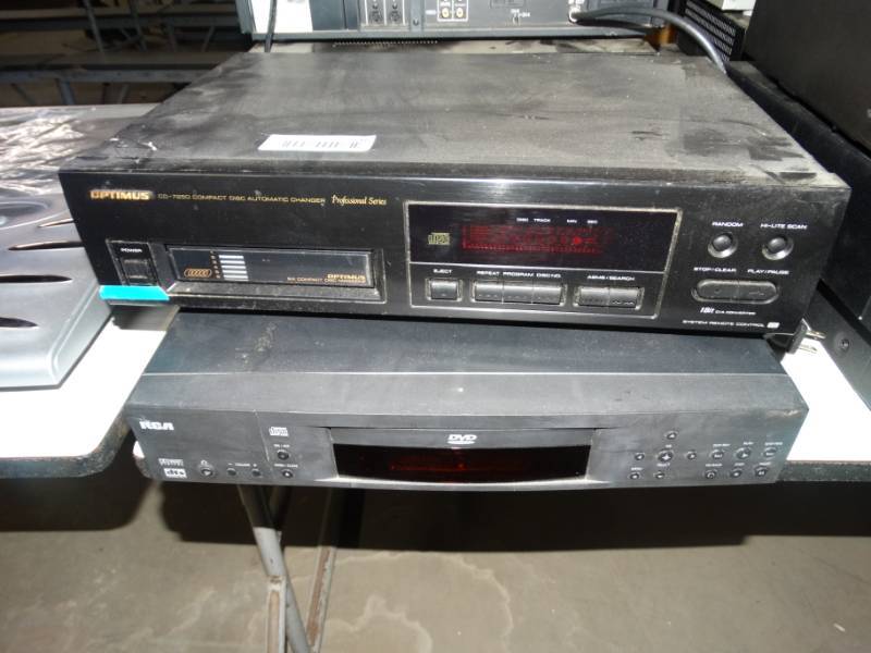 lot 546 image: Optimus CD compact disc changer and a RCR DVD player.