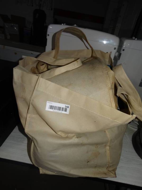 lot 548 image: Lot with small blanket and bags.