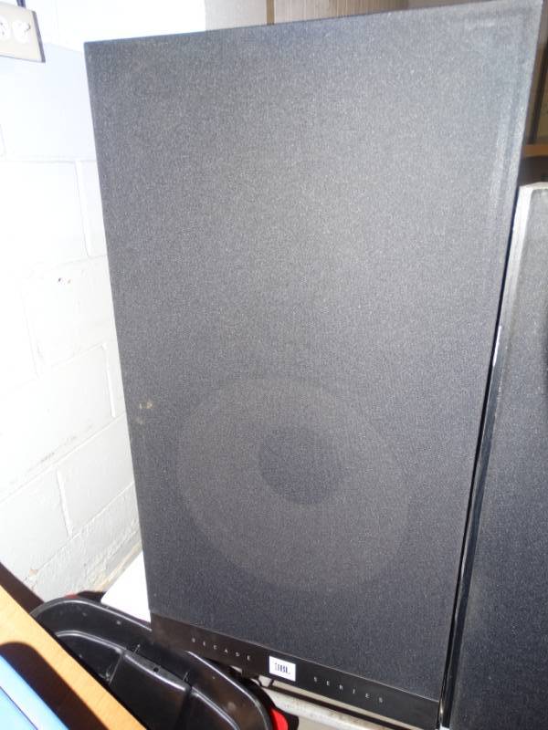 lot 610 image: 2- Decade seires JBL speakers.
