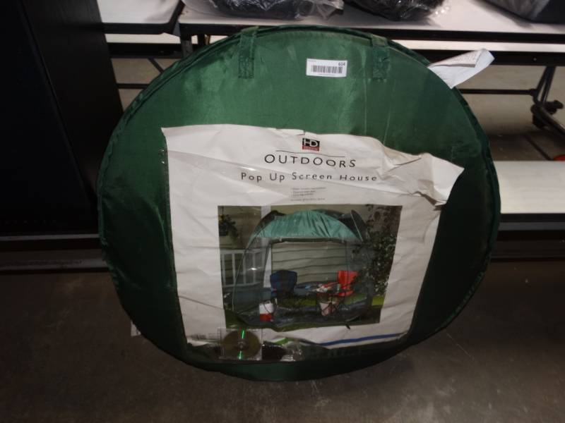 lot 614 image: Outdoor pop up screen house.
