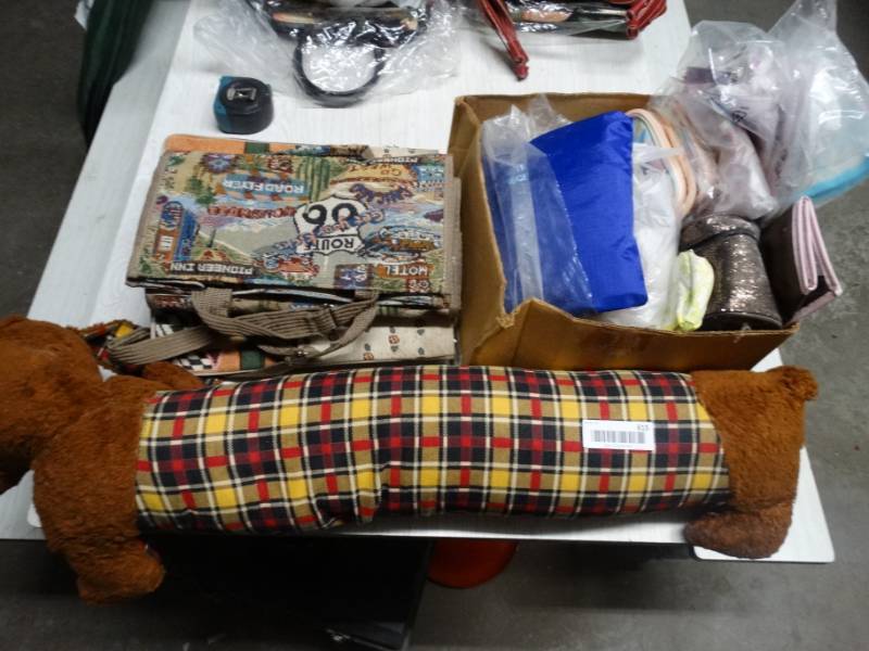 lot 615 image: Lot of misc fabric, dog and hand bags.