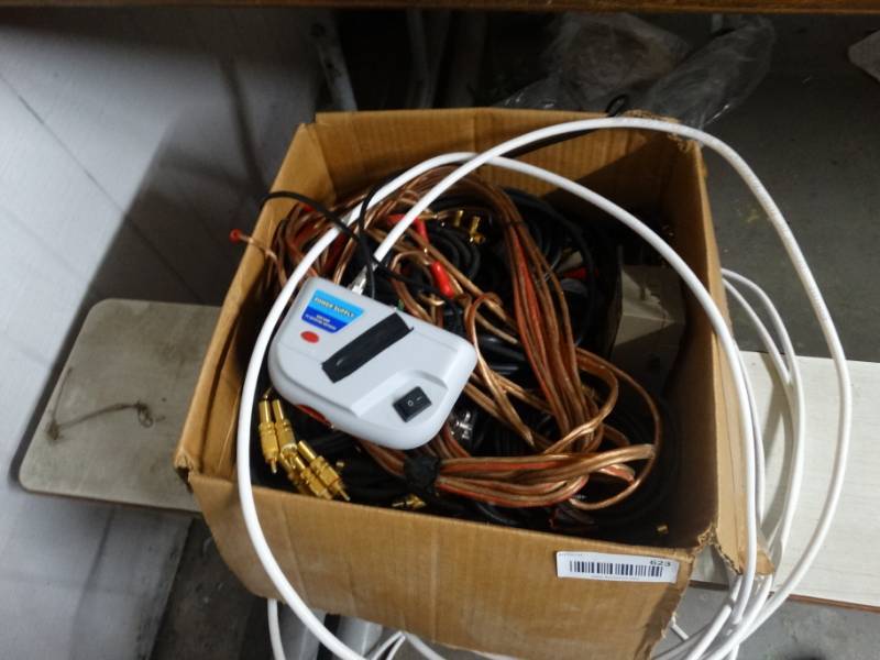 lot 623 image: Lot of various cords.