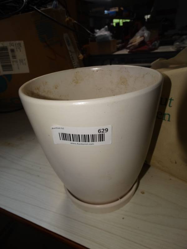 lot 629 image: Flower pot and westbend stire corn popper.