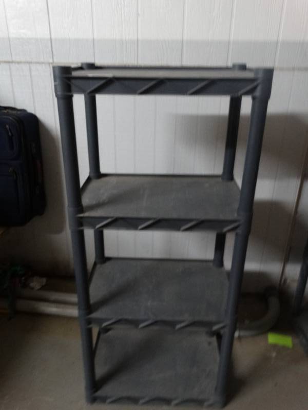 lot 633 image: Plastic shelf.