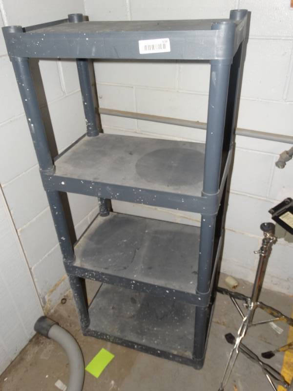 lot 634 image: Plastic shelf.