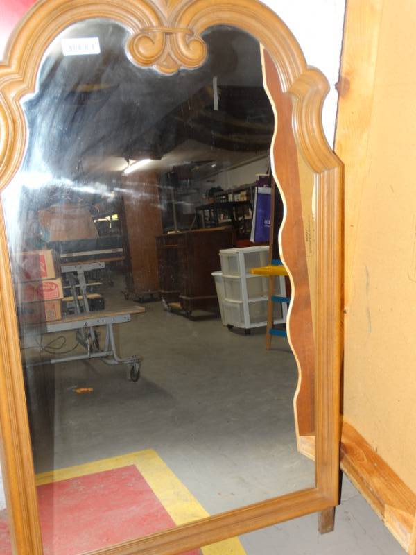 lot 636 image: Large dresser mirror.