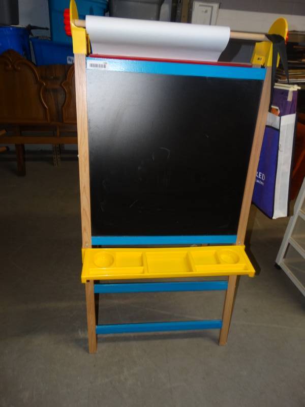lot 638 image: Kids stand with chalk and dry erase board.