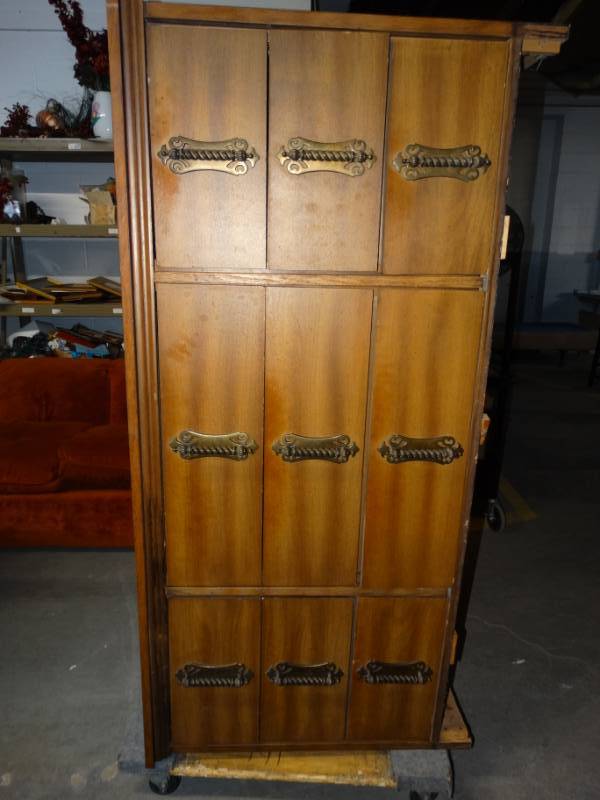 lot 689 image: 9 Drawer wooden dresser.