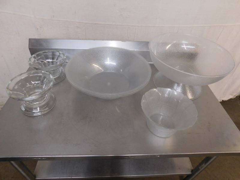 lot 2086 image: 7 Punch BowlsServing Bowls