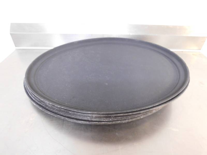 lot 2096 image: 8 Oval Cambro Serving Trays