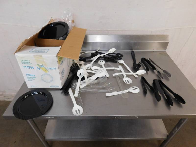 lot 2114 image: Tongs, Ladels and Partial Box of Black Plastic Plates