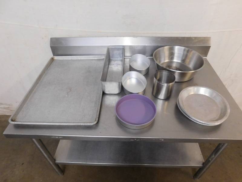 lot 2118 image: Fullsize Sheet Pan, Mixing Bowl and Pie Pans