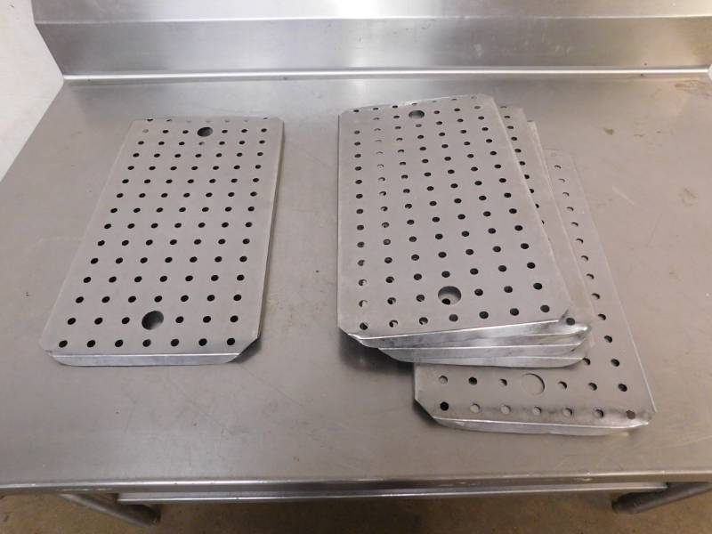 lot 2132 image: 6 Pan Screens
