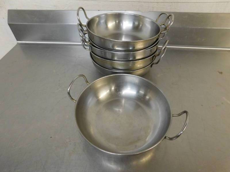 lot 2134 image: 6 Stainless Steel Round Pans
