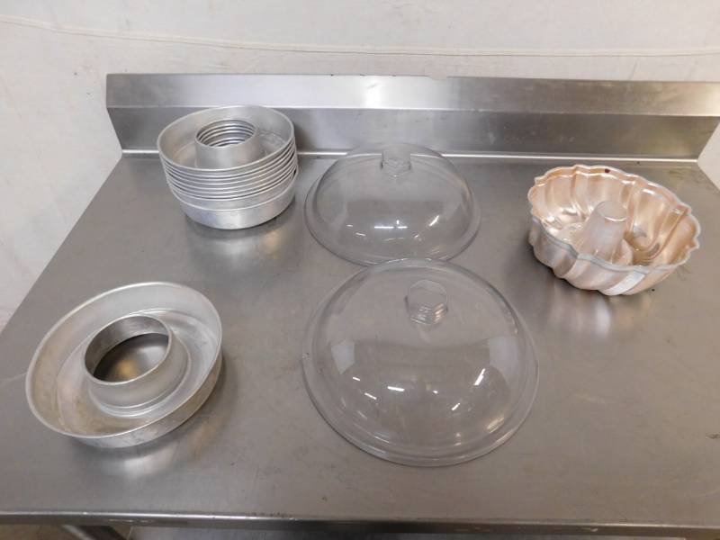 lot 2136 image: 11 Bunt Cake Pans and 2 Plastic Plate Covers