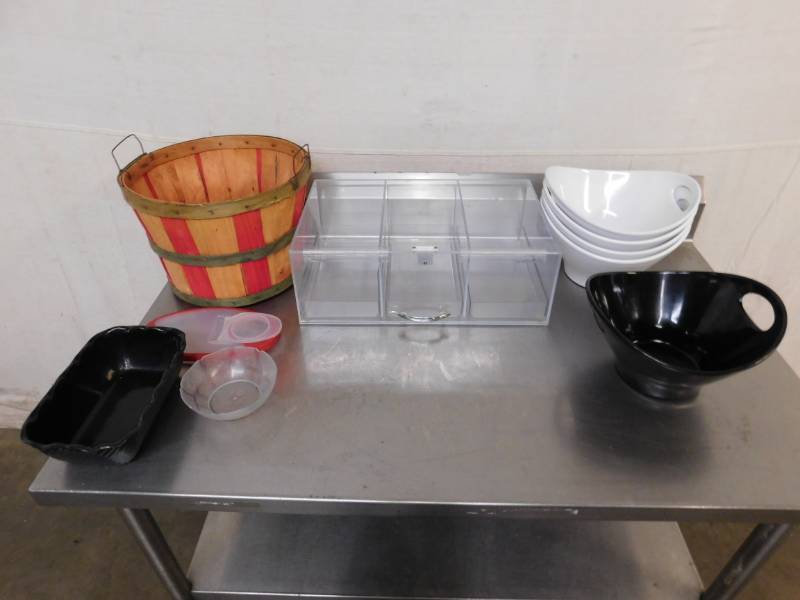 lot 2140 image: Plastic Display Case and Bowls
