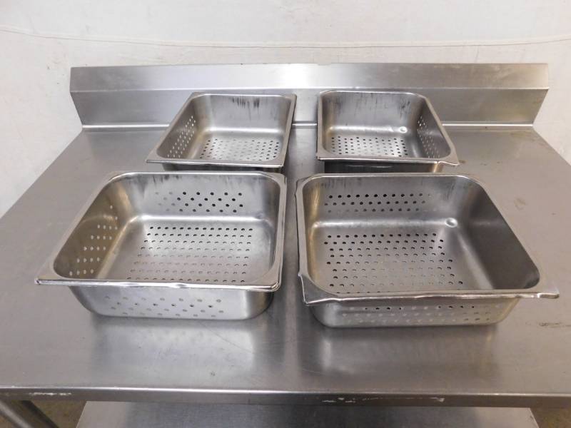 lot 2131B image: 4 Half Size Perferated Pans
