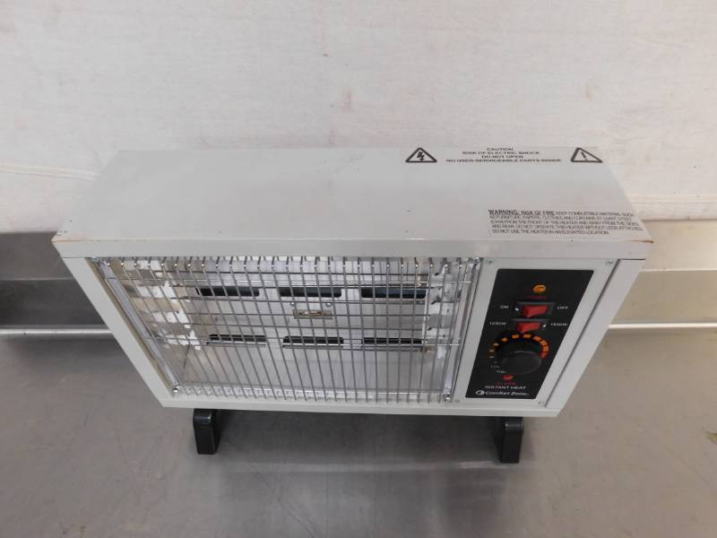 lot 2182 image: Comfort Zone Space Heater
