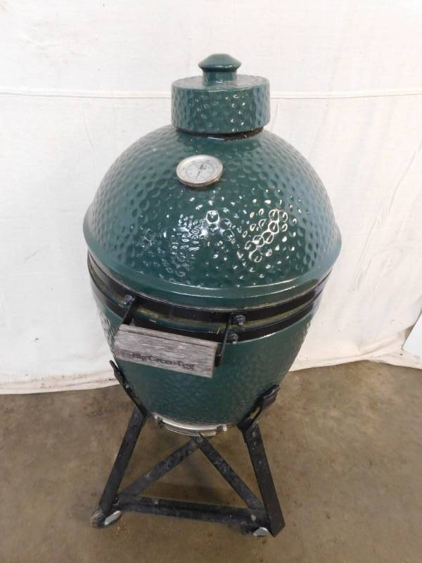 lot 2185 image: Big Green Egg Grill
