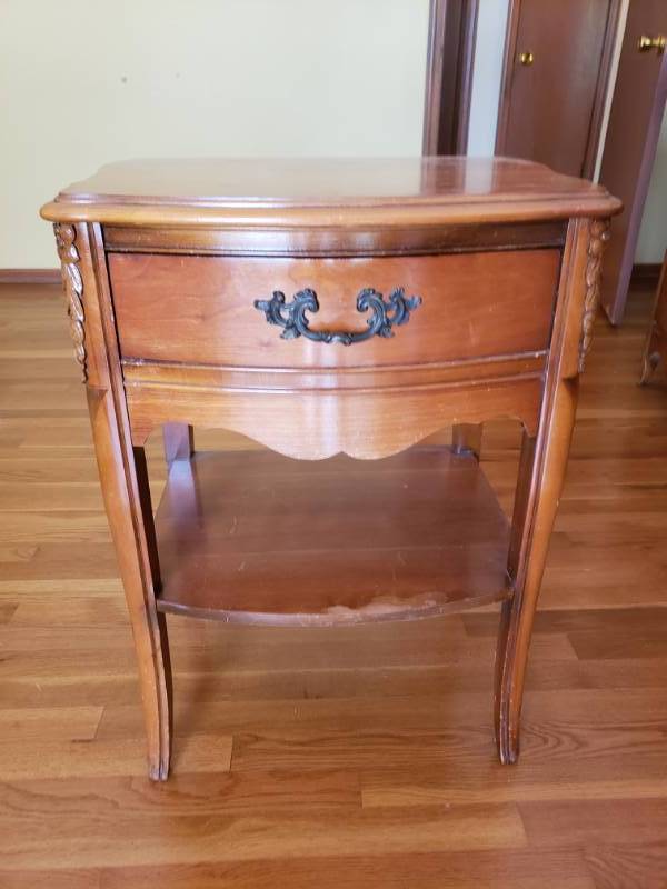lot 1801 image: Antique Nightstand - Dovetail Drawers