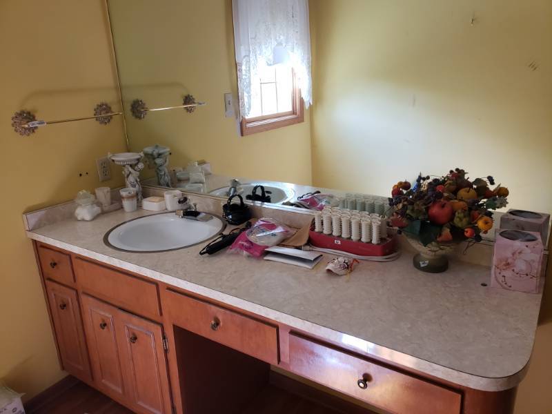 lot 1804 image: Bathroom Decor, Japanese Painted Face, Curlers, Swimming Cap and Decorative Flower