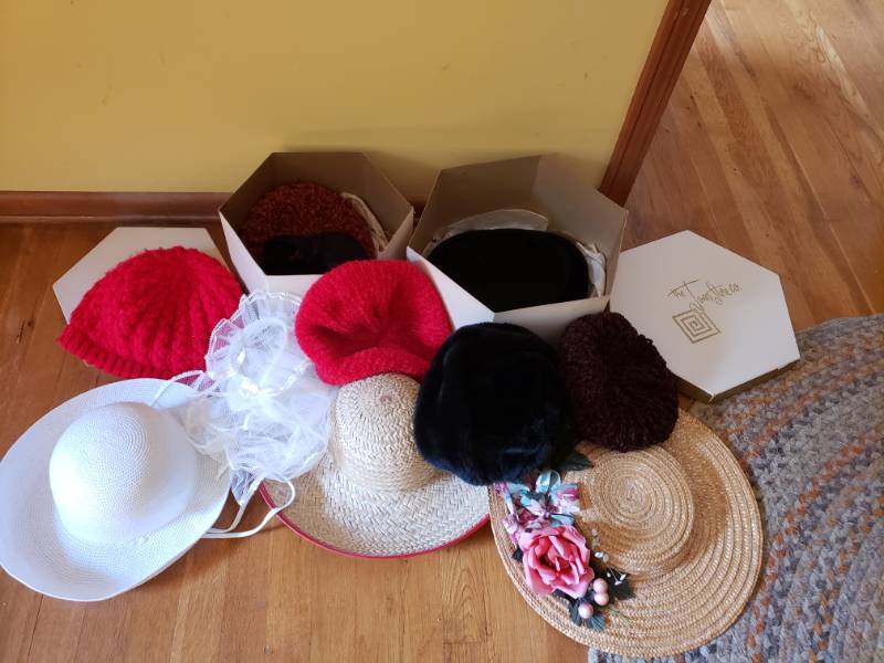 lot 1805 image: Lot of Vintage and Winter Hats in Jones Boxes