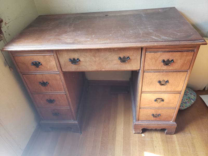 lot 1807 image: Vintage OfficeVanity Desk- Dovetail Drawers