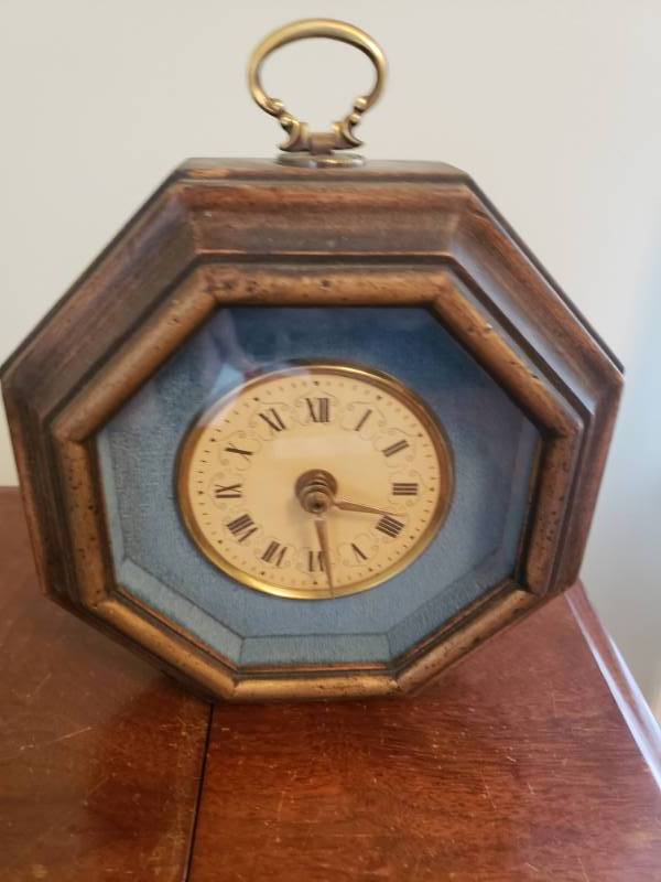 lot 1820 image: Vintage Wall Clock