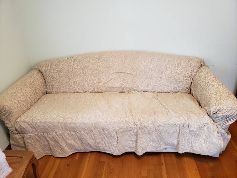 lot 1825 image: Benchcraft of Hickory Couch