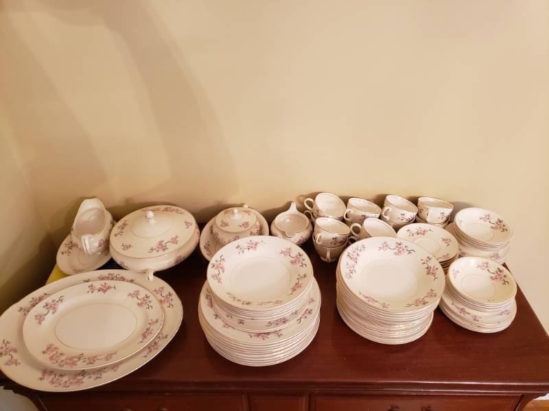 lot 1830 image: Large Set of Eggshell Nautilus China Dishware