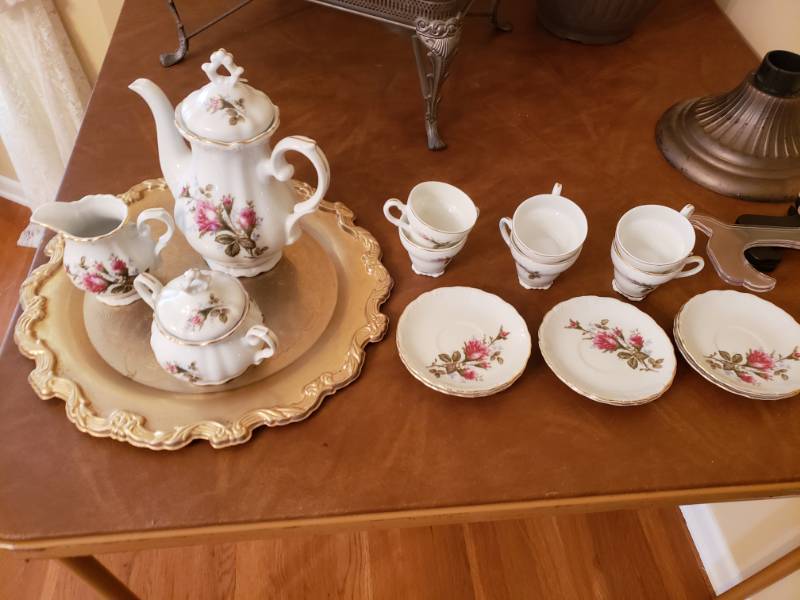 lot 1833 image: Floral Japanese  Tea Set