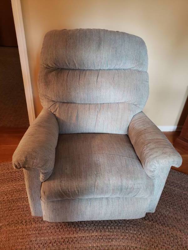 lot 1838 image: Beige Taupe Recliner