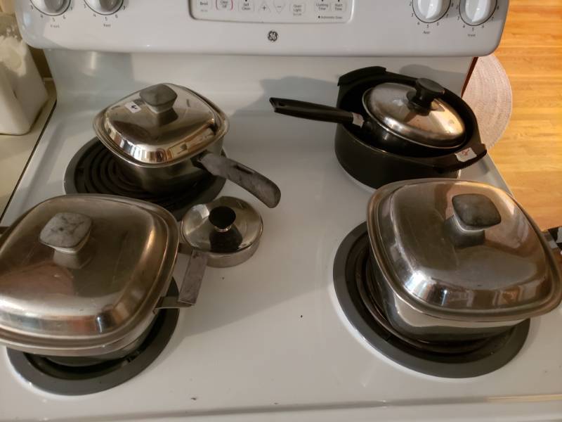 lot 1839 image: Lot of Pots and Pans