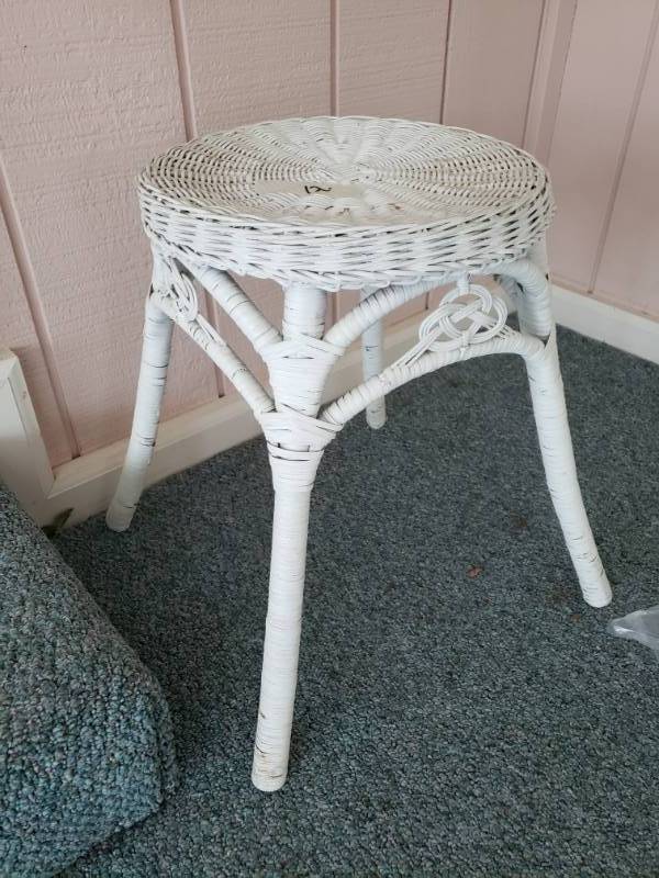 lot 1846 image: White Wicker Plant Stand