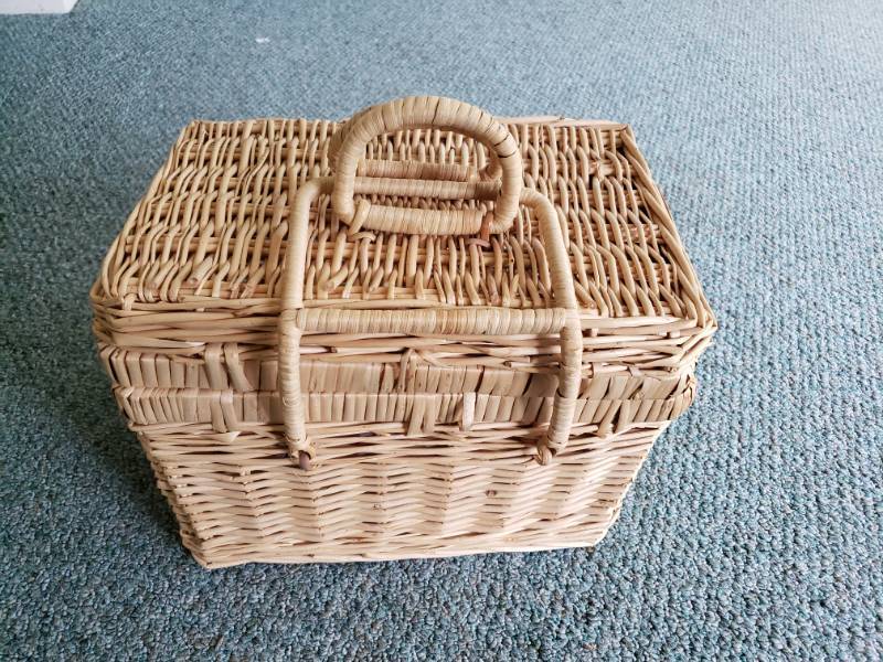 lot 1847 image: Wicker Picnic Basket