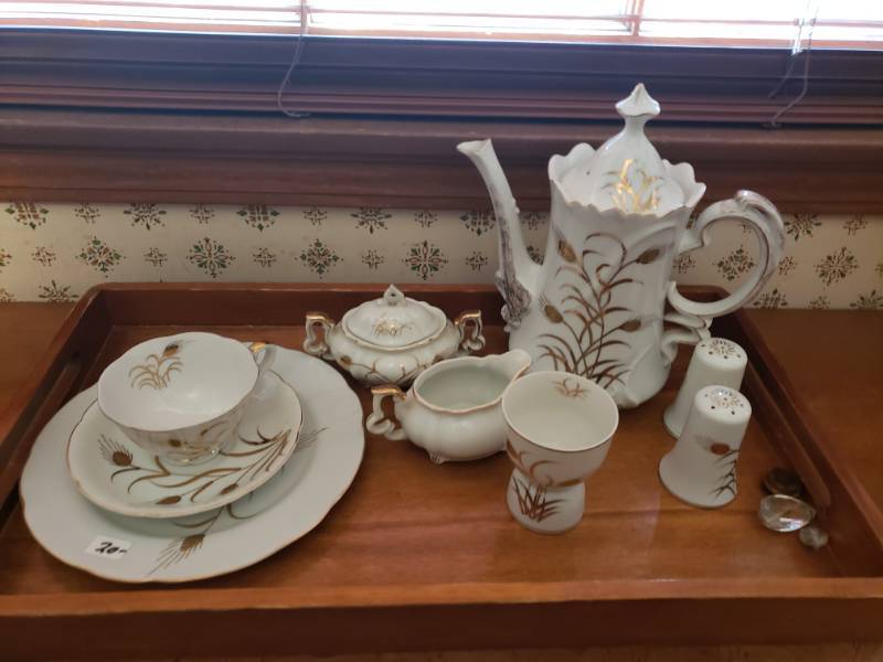 lot 1849 image: China Tea Set on Wooden Tray