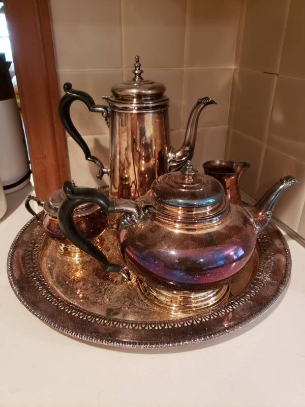 lot 1857 image: Vintage Oneida Butler Serving Tray