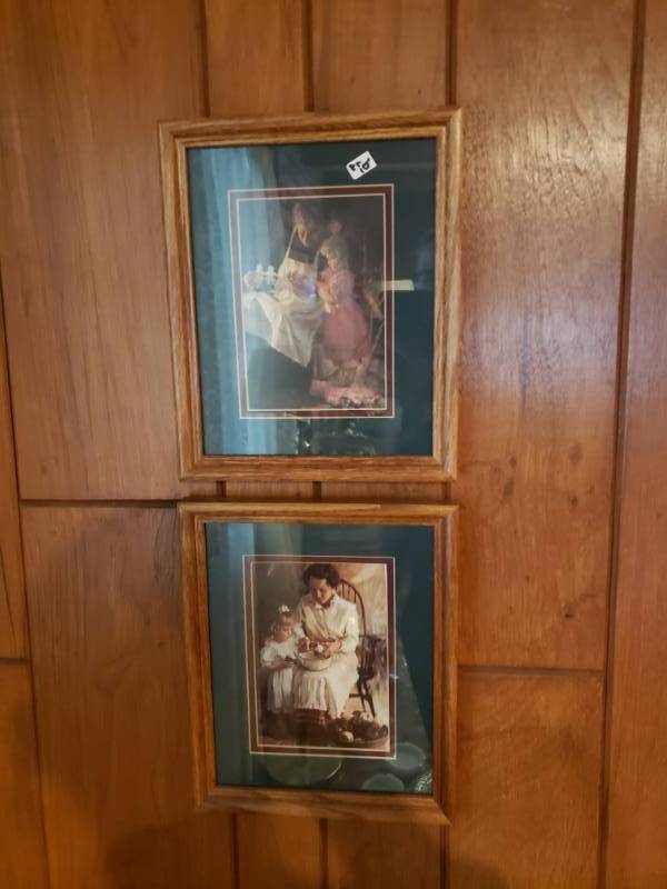 lot 1883 image: Set of Wall Decor