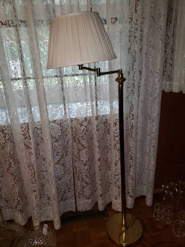 lot 1888 image: Brass Adjustable Floor Lamp