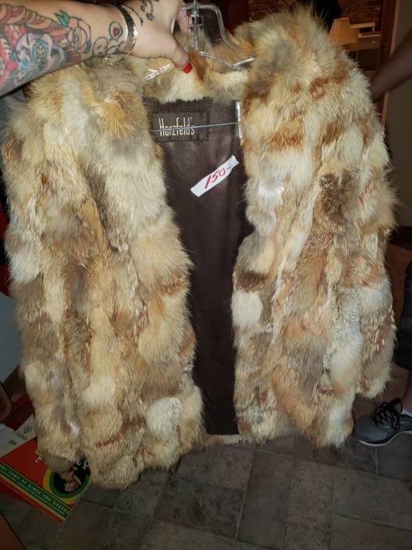 lot 1907 image: Harzfelds Fox Coat