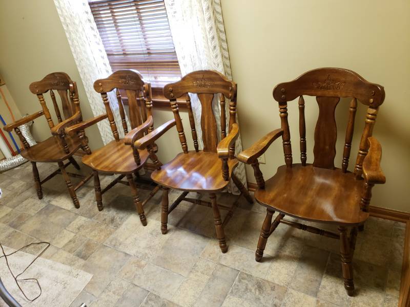 lot 1909 image: 4 Matching Dining Arm Chairs