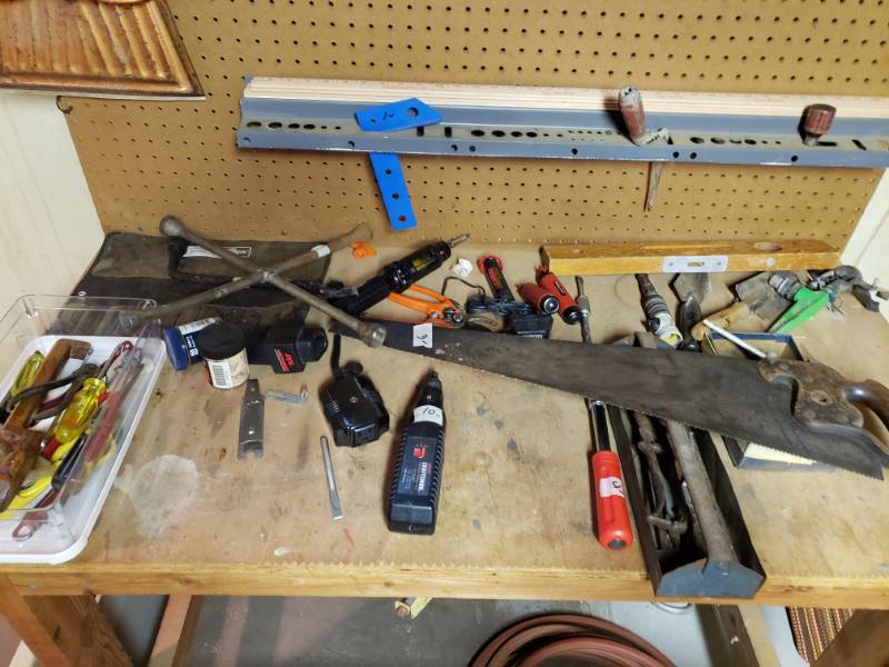 lot 1941 image: Table Top of Hand Tools