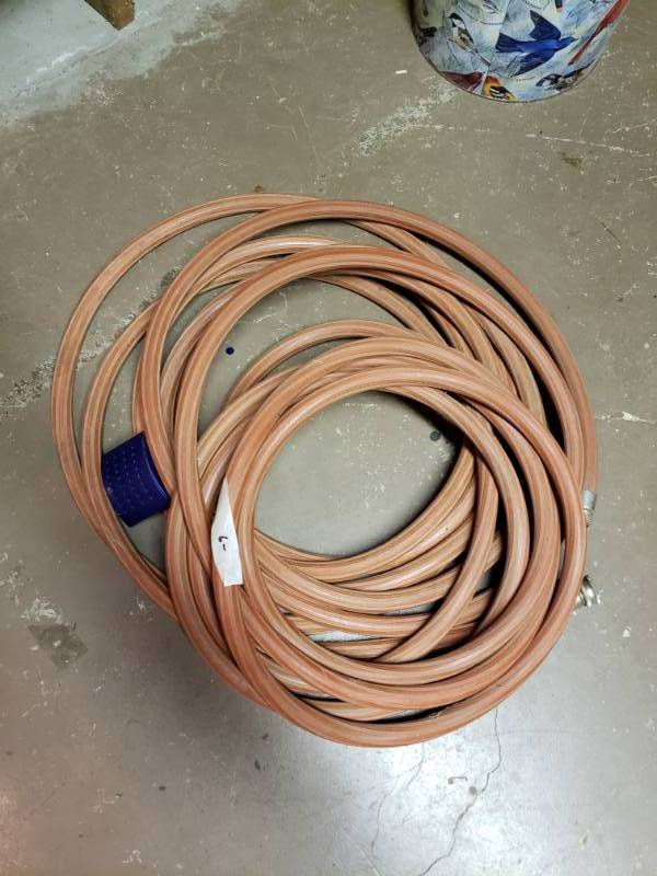 lot 1942 image: Hose
