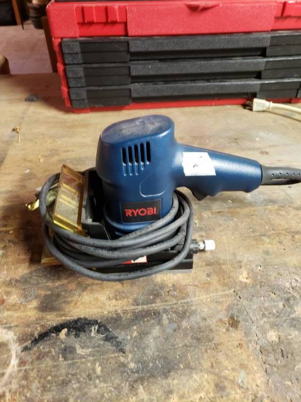 lot 1944 image: Ryobi Hand Sander