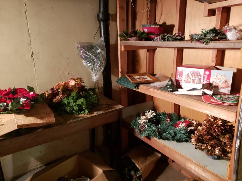 lot 1946 image: Christmas Reefs and Decoration Lot.