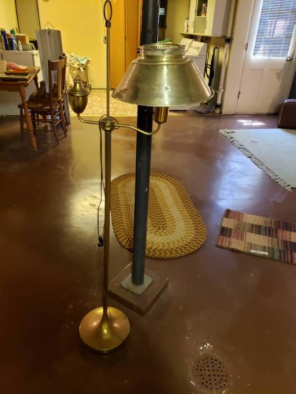 lot 1950 image: Brass Floor Lamp